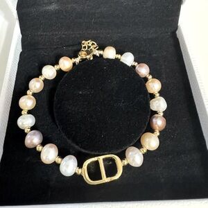 CD Bracelet with pearl in Gold Color